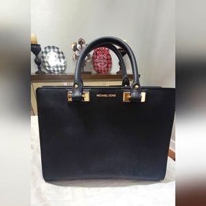 Michael Kors Medium Black Quinn Satchel